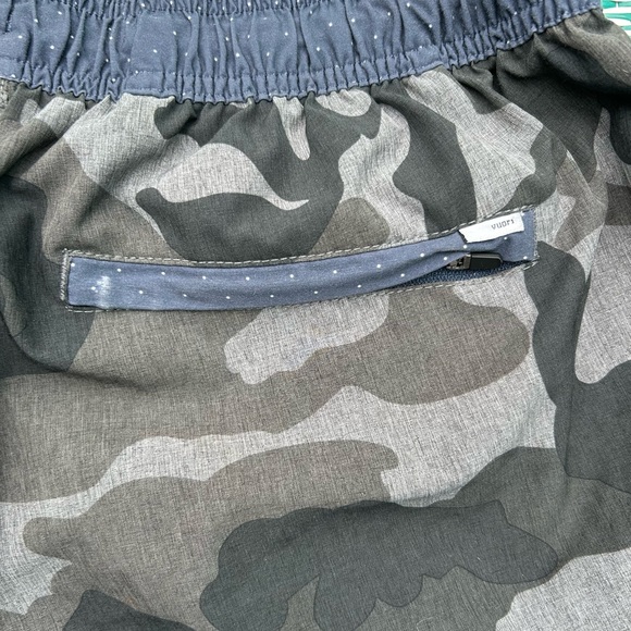 Vuori Banks Shorts Grey Camo - Picture 6 of 8